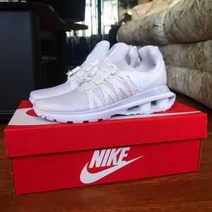 WMNS NIKE SHOX GRAVITY